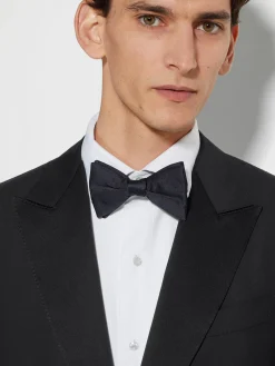 Suits><noscript><img width=
