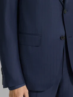Suits><noscript><img width=