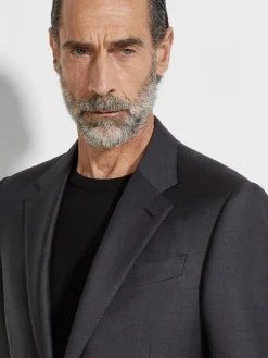 Suits><noscript><img width=
