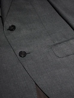 Suits><noscript><img width=
