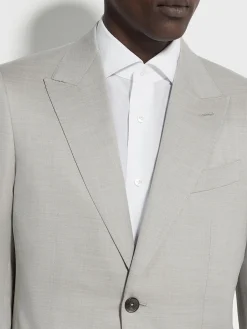 Suits><noscript><img width=