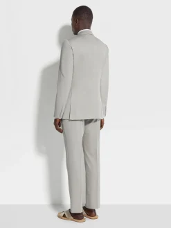 Suits><noscript><img width=