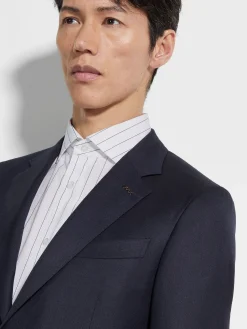 Suits><noscript><img width=